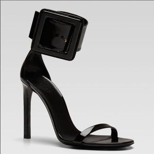 ISO Gucci Victoire sandals